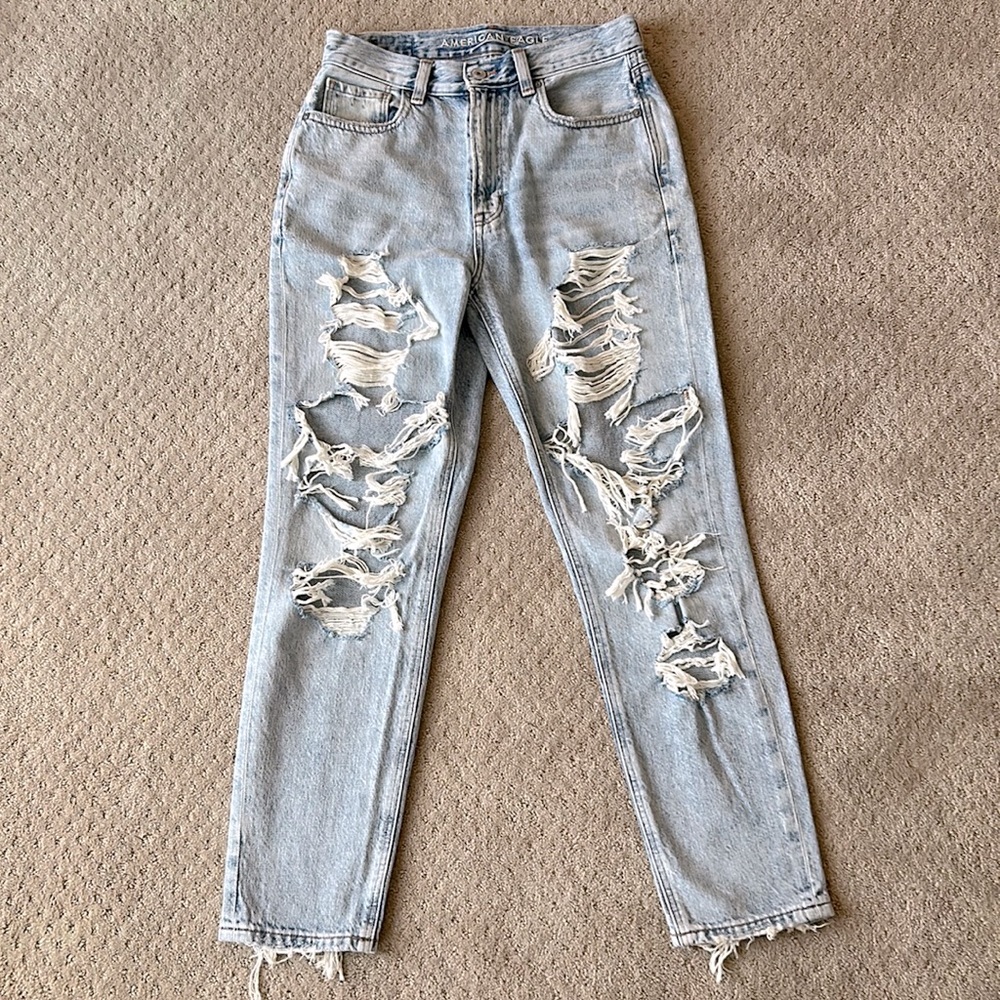 American Eagle distressed, ripped, light wash blue denim jeans, size 2